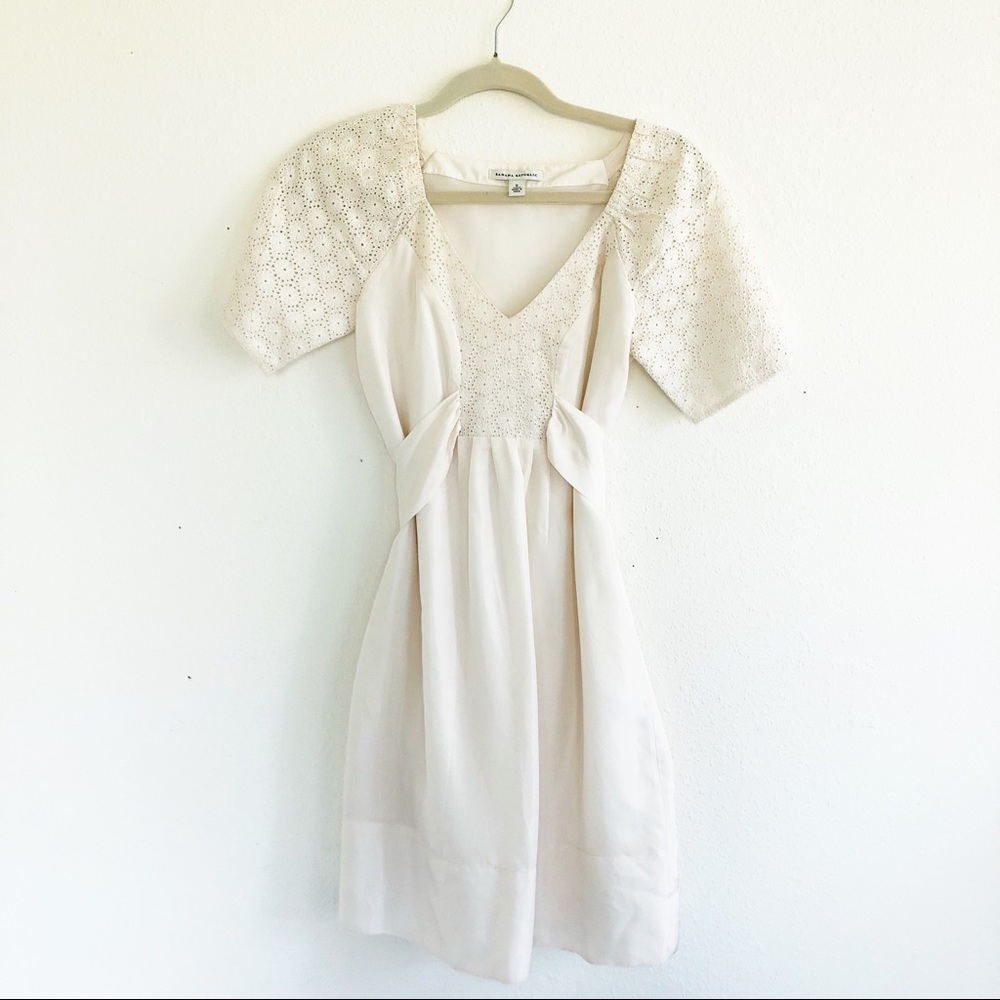 Banana Republic Cream 100% Silk Dress Size 0 EUC